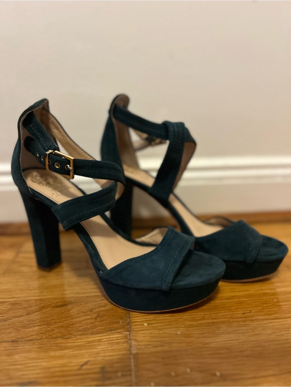 Vince Camuto "Shayla" Teal Suede Platform Heels. Size 8.5